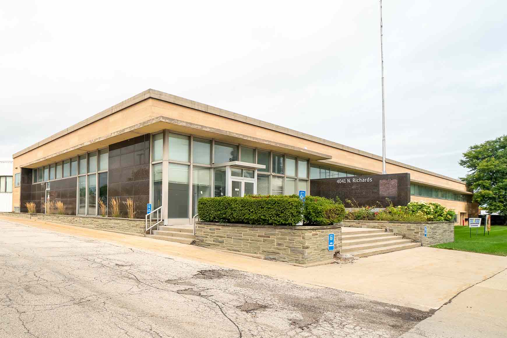 4041 N Richards St | Milwaukee, WI - Phoenix Investors