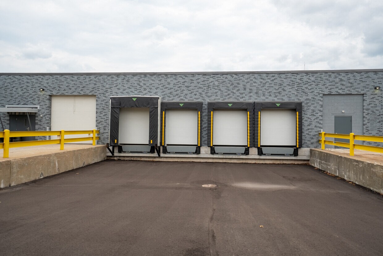 5400 N. Teutonia Ave