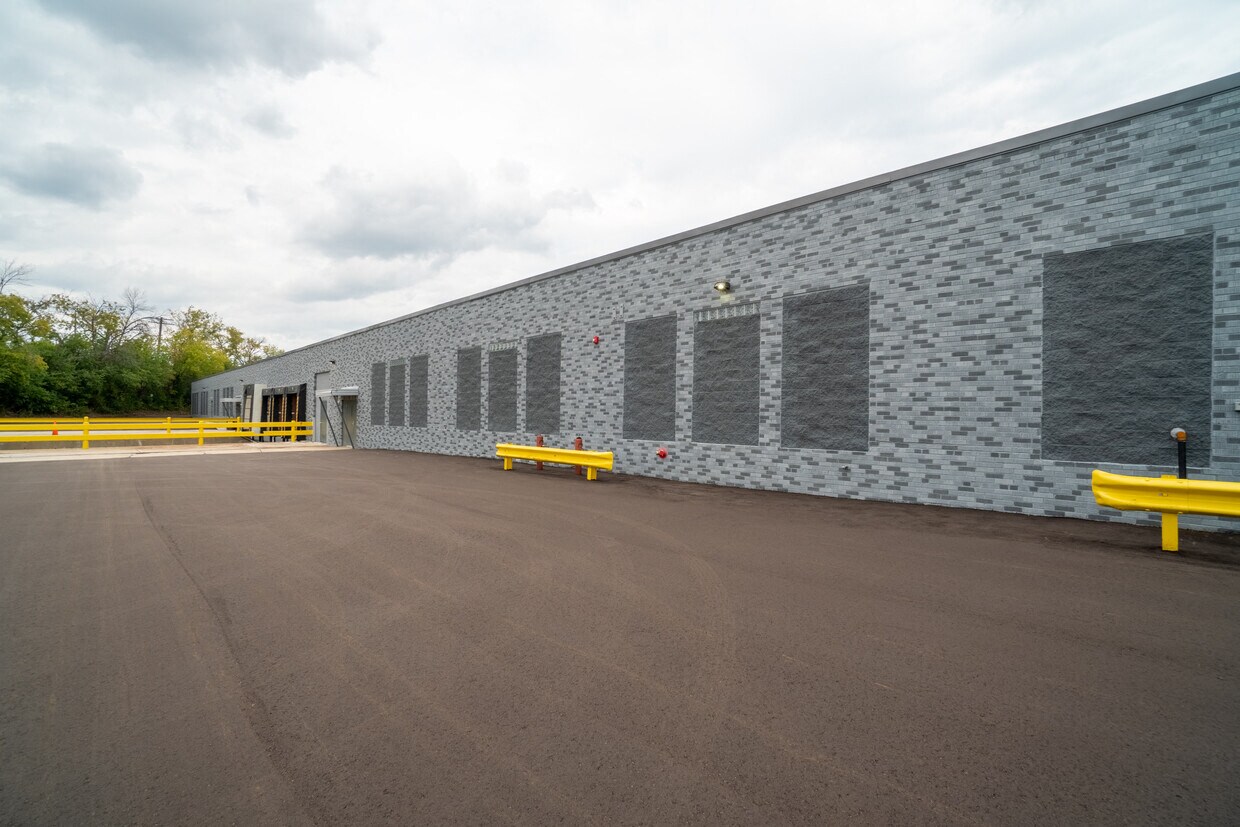 5400 N. Teutonia Ave