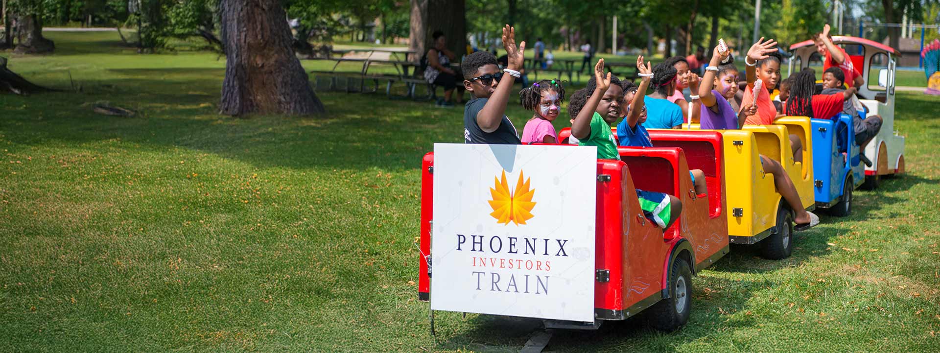 Students Receive Backpacks, Other Gifts at Sherman Park Revival 8 phx givingbackhero